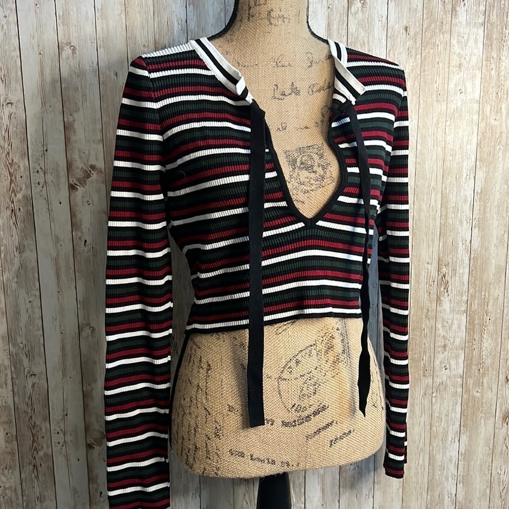 🐺Fashion Nova All Across Striped Crop V-Neck Long Sleeved Top